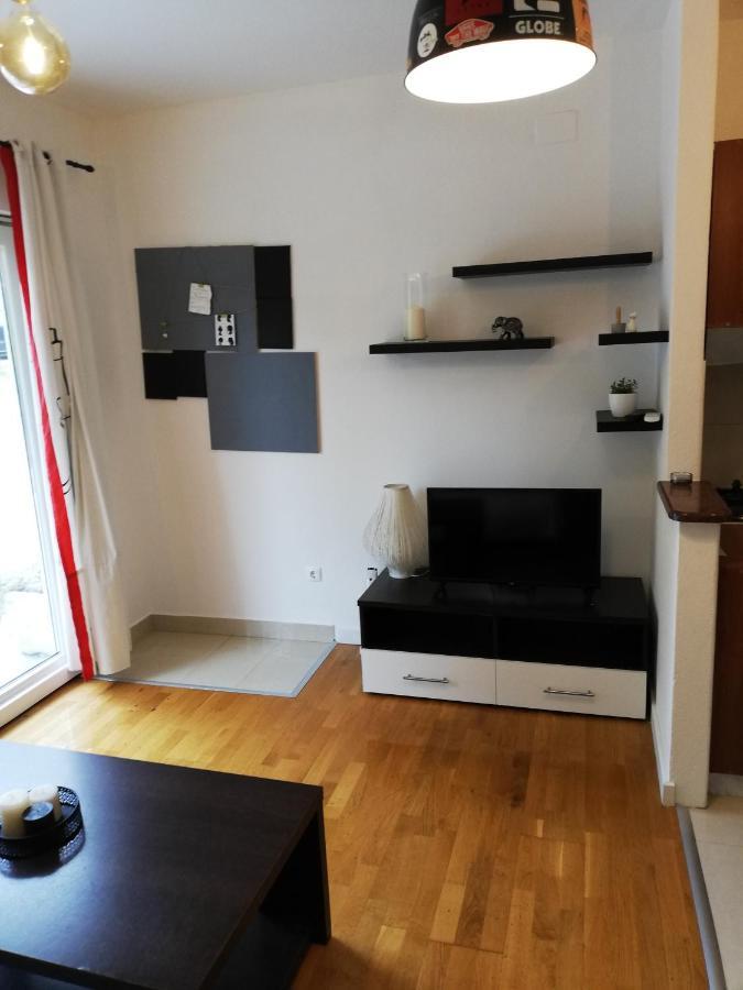 Mala Tonina Apartment Tucepi Bagian luar foto